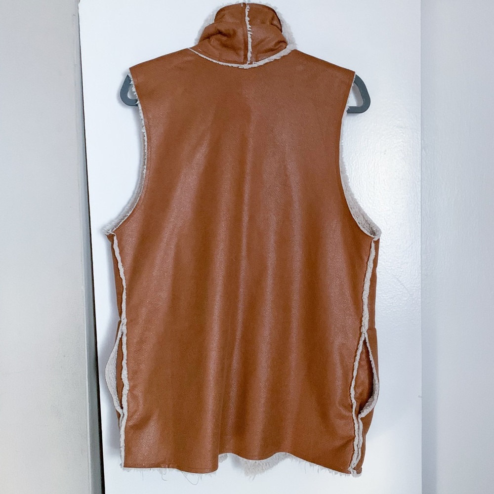 Forever 21 Faux Sheepskin Vest - Picture 8 of 8